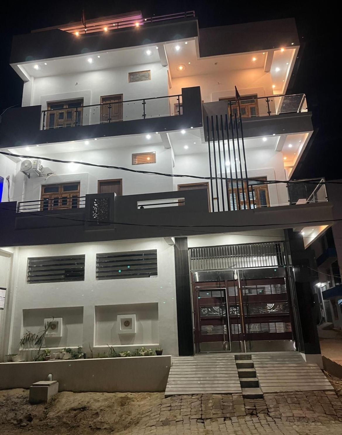 Shri Ram International Home Stay Ayodhya المظهر الخارجي الصورة